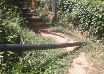 Denuncian tubos que obstruyen caminerías del sector Alí Primera de Trujillo