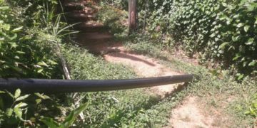 Denuncian tubos que obstruyen caminerías del sector Alí Primera de Trujillo