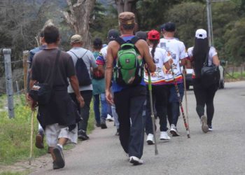 Peregrinos reciben apoyo para hacer su recorrido de fe al Santo Cristo 
