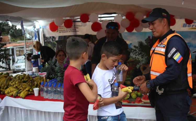 Peregrinos reciben apoyo para hacer su recorrido de fe al Santo Cristo 