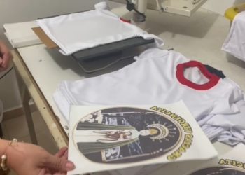 Diseñadora tachirense regala franelas alusivas a la Virgen de la Consolación en agradecimiento