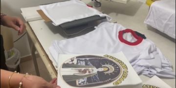 Diseñadora tachirense regala franelas alusivas a la Virgen de la Consolación en agradecimiento