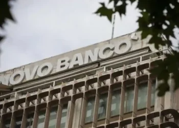 En Claves | Las dudas sobre $1500 millones retenidos en Portugal que la oposición pide transferir a un fondo social