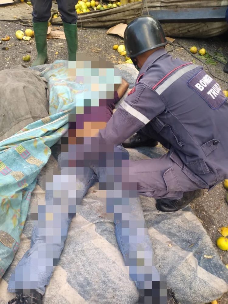 Dos muertos en volcamiento de camión en Valerita