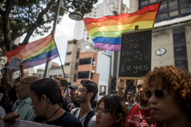 Fotografía de archivo fechada el 28 de julio de 2023 de una manifestación de la comunidad LGBTI, en Caracas (Venezuela). EFE/Miguel Gutiérrez