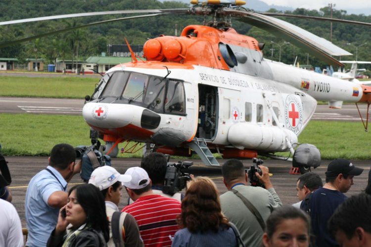 Fotografía de archivo en la que se registró un helicóptero del Comité Internacional de la Cruz Roja (CICR), en Santo Domingo (estado de Táchira, Venezuela). EFE/George Castellanos