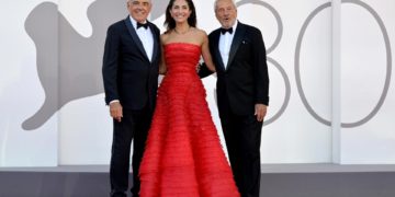 Venecia se llena de cine, glamour y bastantes políticos en su primera alfombra roja