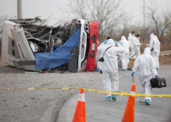 Suben a 16 los muertos tras el choque de un autobús que transportaba venezolanos en México
