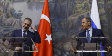 Lavrov pide garantías para volver a acuerdos del grano y niega crisis alimentaria mundial