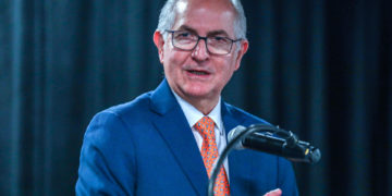 Antonio Ledezma responde a la nueva orden de captura: Es un «esperpento»