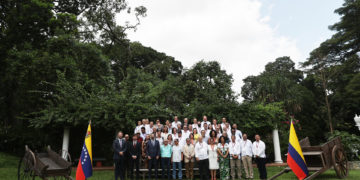 El Gobierno colombiano y el ELN manifiestan su «disposición de trabajo» en una plenaria en Caracas