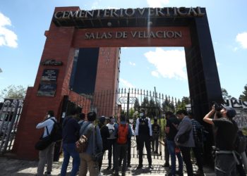 Trasladan el cuerpo de Villavicencio a un tanatorio de Quito para ser velado