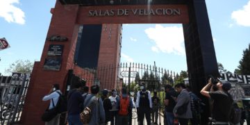 Trasladan el cuerpo de Villavicencio a un tanatorio de Quito para ser velado