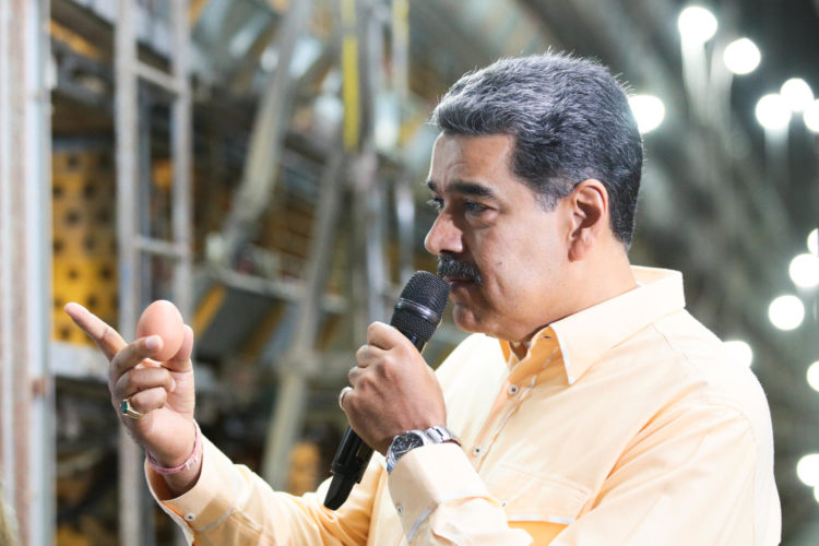 Fotografía cedida por Prensa Miraflores donde se observa al presidente venezolano, Nicolas Maduro, en un acto de gobierno en Carabobo (Venezuela). EFE/ Prensa Miraflores