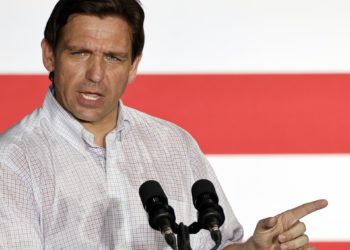 DeSantis sugiere a Disney que abandone la demanda contra Florida