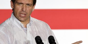 DeSantis sugiere a Disney que abandone la demanda contra Florida
