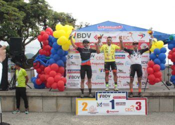 Franklin Lugo da el primer zarpazo en la Vuelta a la Azulita y se coloca la amarilla de líder 