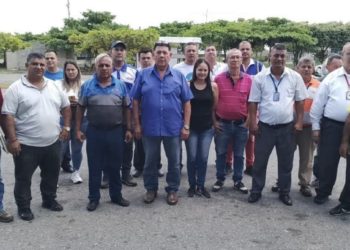 Transportistas se cansaron de esperar el nuevo Puente Onia