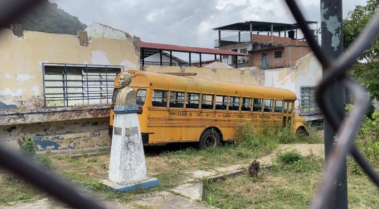 Liceo Ramón Fernández Velardi de Seboruco tiene más de un año de haber colapsado. Fotos: Carlos Eduardo Ramírez