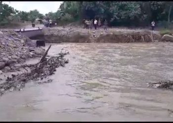 Llovió y colapsó el puente provisional sobre río Onia
