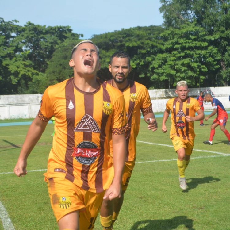 El volante ofensivo trujillano Anthony "El Peque" Salcedo celebró su segundo gol del torneo para el amarillo y marrón (Gráfica: Cortesía Prensa Trujillanos FC)