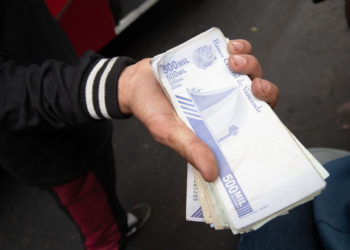 El bolívar se devalúa un 4,67 % frente al dólar estadounidense en septiembre