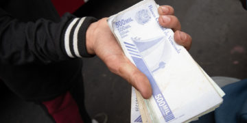 El bolívar se devalúa un 4,67 % frente al dólar estadounidense en septiembre