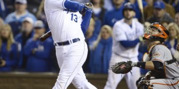 Salvador Pérez pega dos jonrones y destroza a Medias Rojas en triunfo de Reales