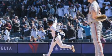 2-3. El venezolano Gleyber Torres responde y define el triunfo de los Yanquis sobre los Medias Rojas