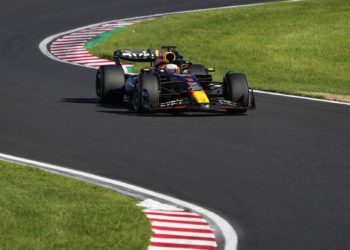 Verstappen arrasa en Japón; Sainz sexto y Alonso octavo