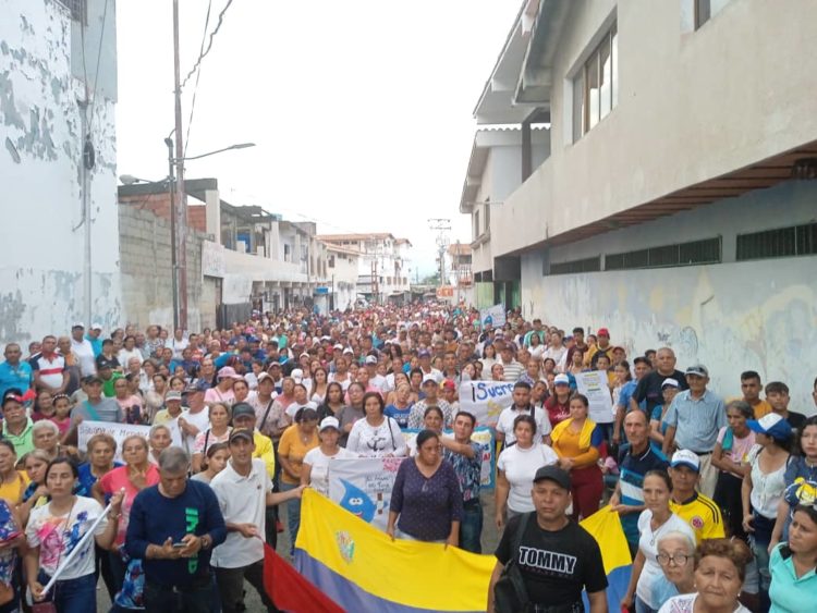 Aspecto de la marcha en Sabana de Mendoza.