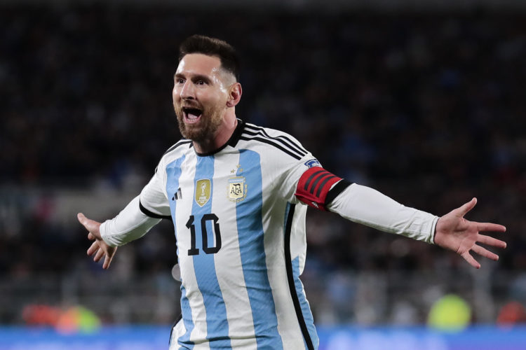 Lionel Messi de Argentina celebra un gol en un partido de las Eliminatorias Sudamericanas para la Copa Mundial de Fútbol 2026 ante Ecuador. EFE/ Luciano González