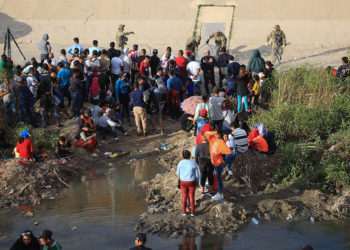 Migrantes varados en norte de México arriesgan sus vidas por su deseo de llegar a EE.UU.