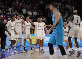 100-71. Schroder gana la partida a Doncic y Alemania termina primera