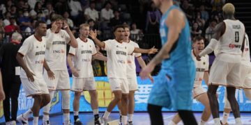 100-71. Schroder gana la partida a Doncic y Alemania termina primera