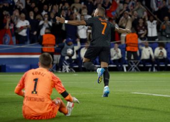 2-0. Mbappé descorcha y el PSG inicia la Champions con un nítido triunfo ante el Borussia