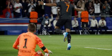 2-0. Mbappé descorcha y el PSG inicia la Champions con un nítido triunfo ante el Borussia