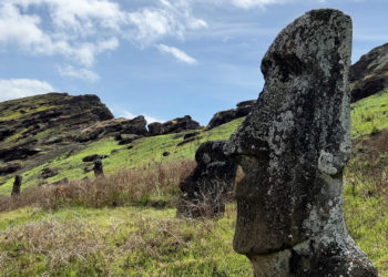 Tras un año del feroz incendio, los moáis de Isla de Pascua claman ser restaurados