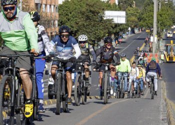 Bogotá recurre al transporte público y a la bicicleta para moverse en el día sin carro