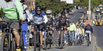 Bogotá recurre al transporte público y a la bicicleta para moverse en el día sin carro