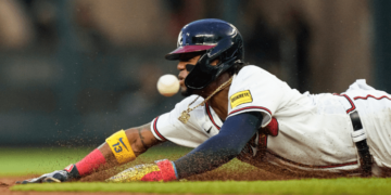 Ronald Acuña Jr la mandó dos veces para la calle y se pone a nada del 40-70