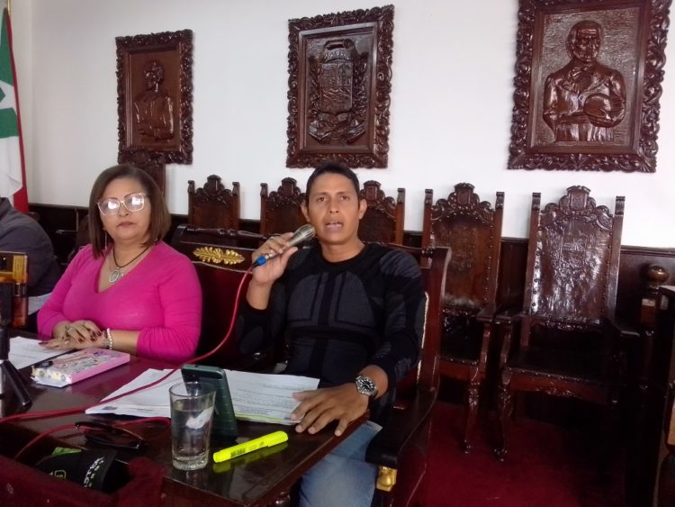 Concejales Iraly Guerrero Daniel Reyes en su intervención