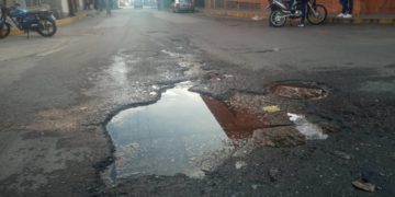 Centro de Valera urge de pavimentación y arreglo de tanquillas