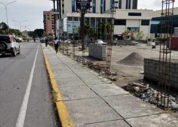 Concejales valeranos exigen paralización de obra que incumple ordenanzas municipales