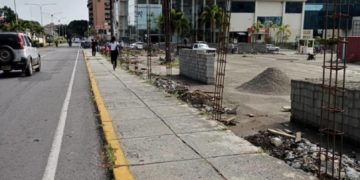 Concejales valeranos exigen paralización de obra que incumple ordenanzas municipales