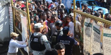 ONG estiman entre 90.000 y 100.000 migrantes varados en la frontera sur de México