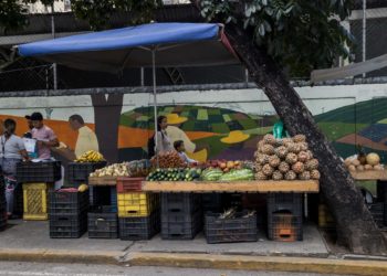 Asdrúbal Oliveros: economía busca remontar la dura caída del primer semestre