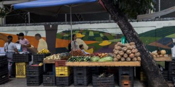 Asdrúbal Oliveros: economía busca remontar la dura caída del primer semestre