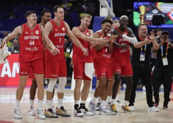 111-113. Alemania tumba a Estados Unidos y peleará con Serbia por el título