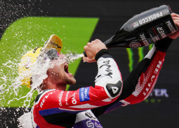 Dixon logra su segunda victoria en Moto2 e impide el triunfo de Canet